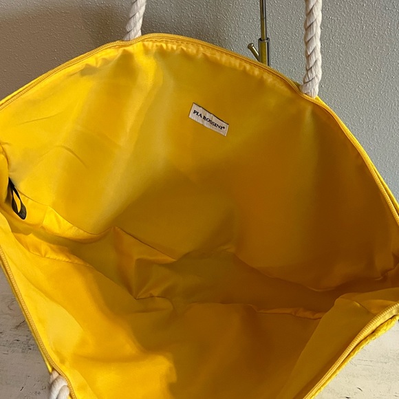 Pia Rossini Lemon Wedge Zippered Woven Straw Tote - Picture 3 of 3